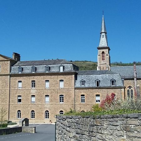 Accueil Du Couvent De Malet 호텔 Saint-Côme-dʼOlt 외부 사진