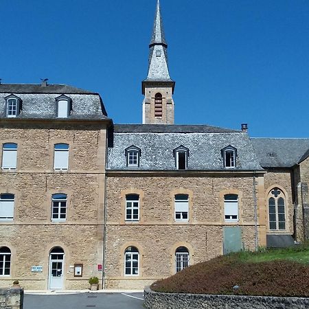 Accueil Du Couvent De Malet 호텔 Saint-Côme-dʼOlt 외부 사진