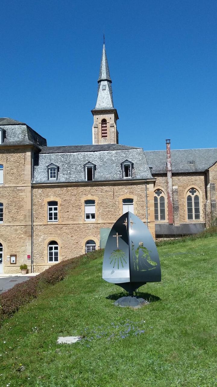 Accueil Du Couvent De Malet 호텔 Saint-Côme-dʼOlt 외부 사진