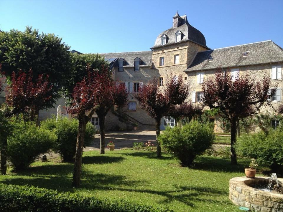 Accueil Du Couvent De Malet 호텔 Saint-Côme-dʼOlt 외부 사진